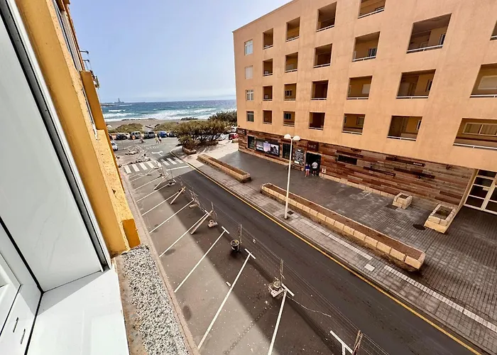 Alquilaencanarias Plaza Roja Beach