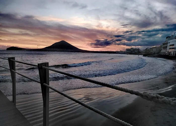 Alquilaencanarias Plaza Roja Beach